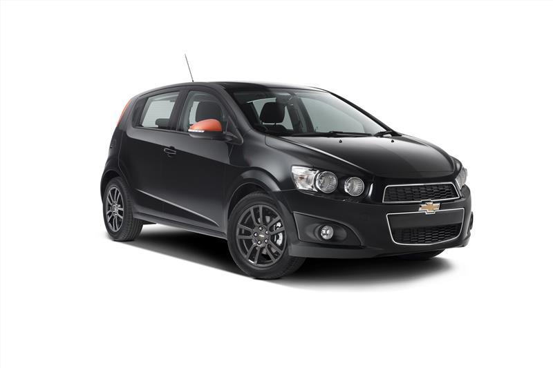 chevrolet sonic black & white edition