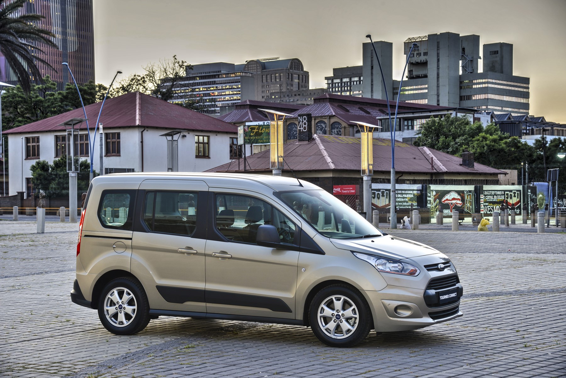 tourneo-connect_025_1800x1800