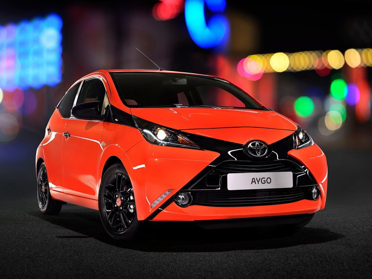 Toyota-Aygo_2015_800x600_wallpaper_01