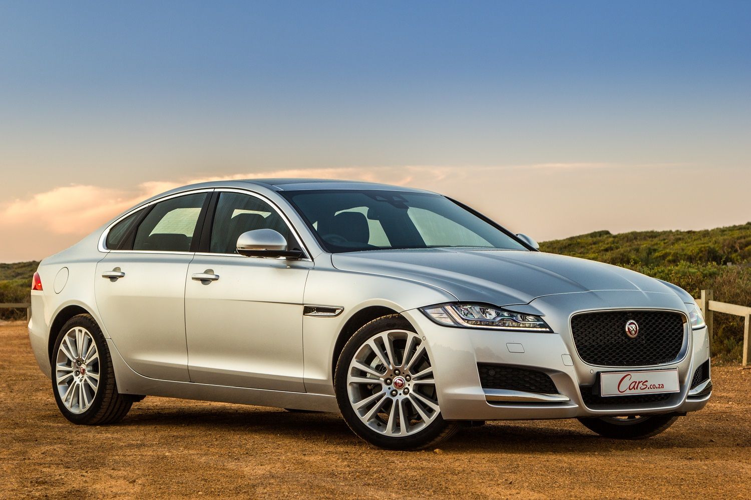 Jaguar XF 20d Prestige (2016) Review