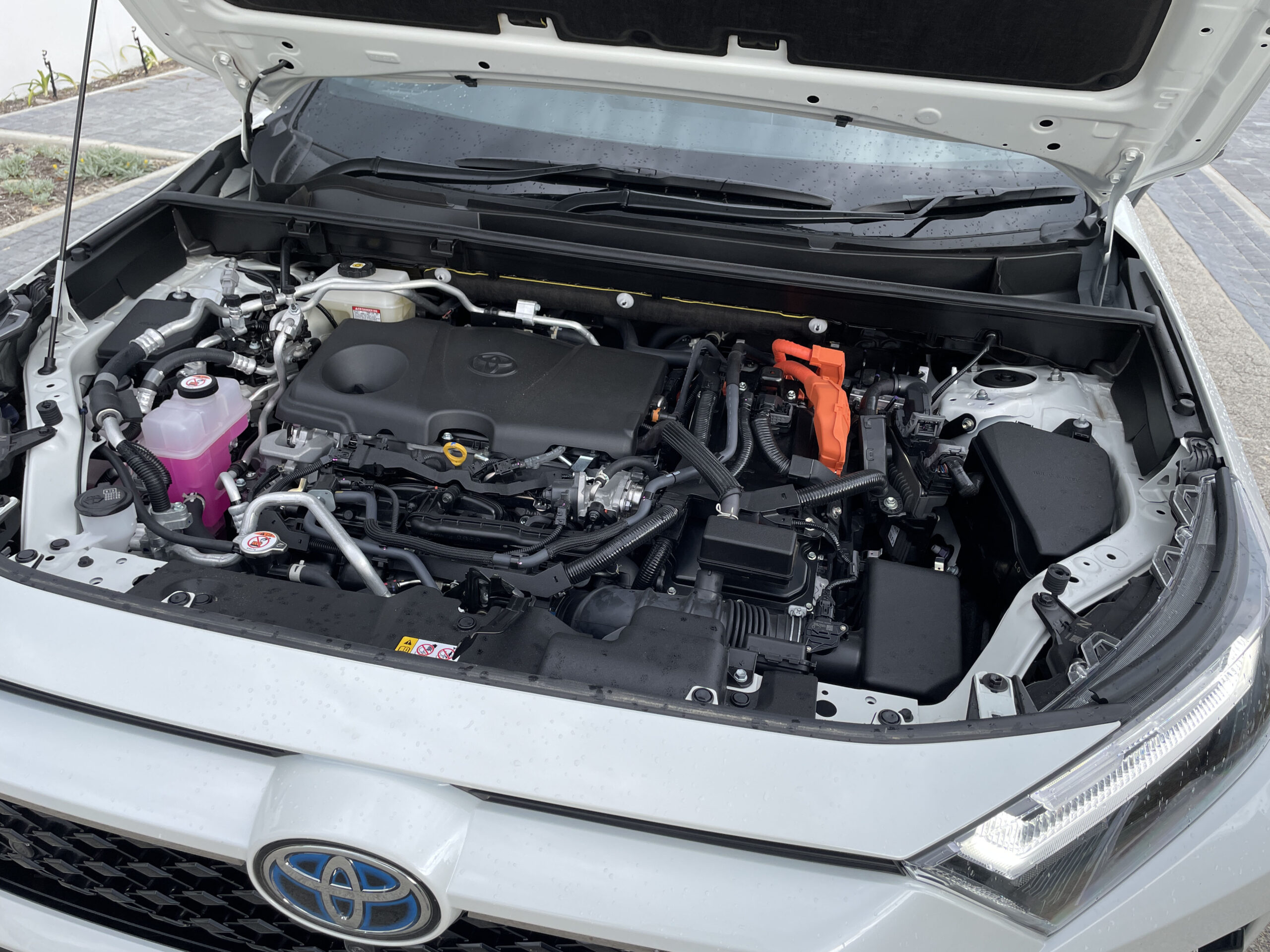 Toyota Rav4 Plug-in Hybrid engine bay