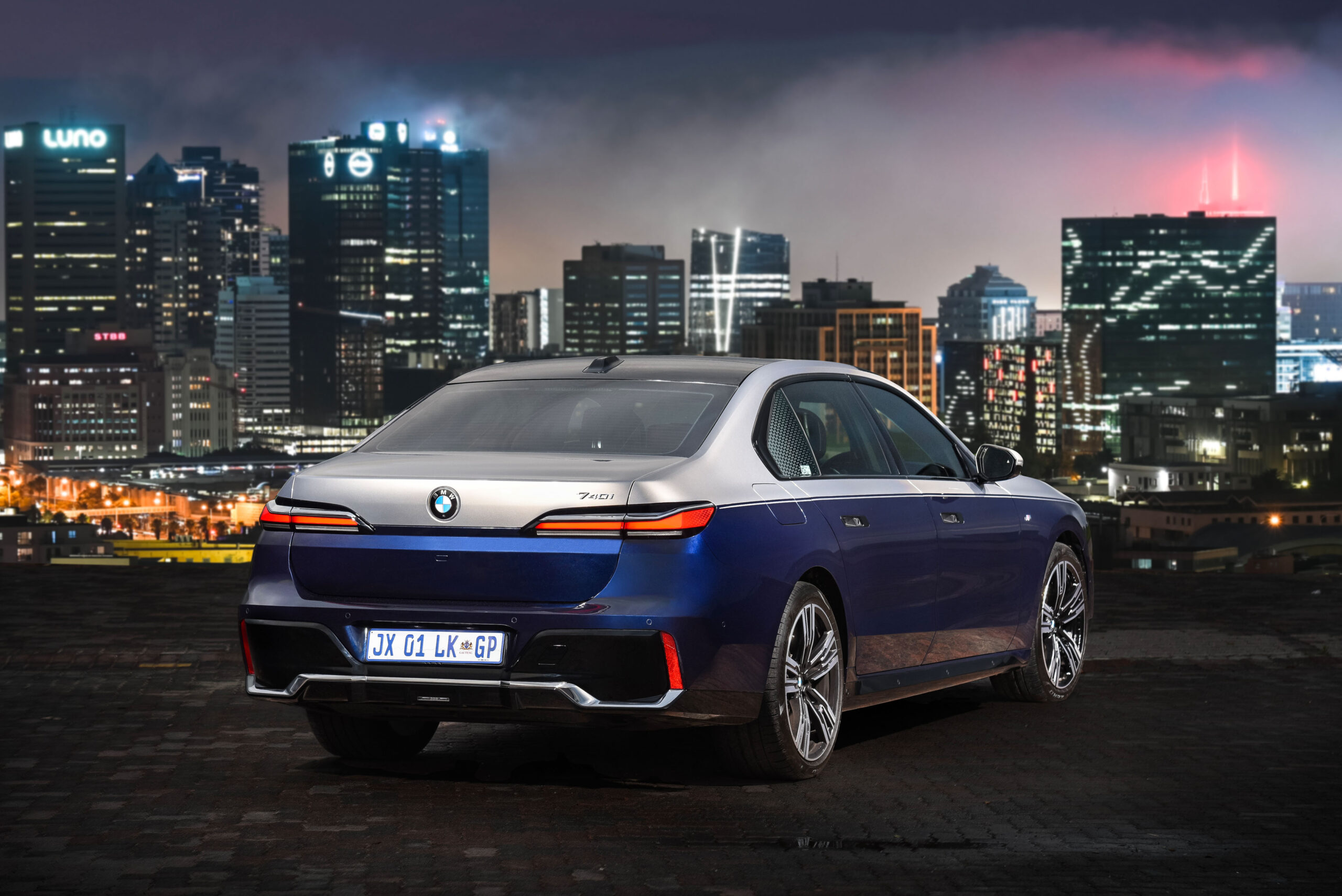 The BMW 7 Series (G70) rear three-quarter view. 2023 740i with dual-tone paint finish.