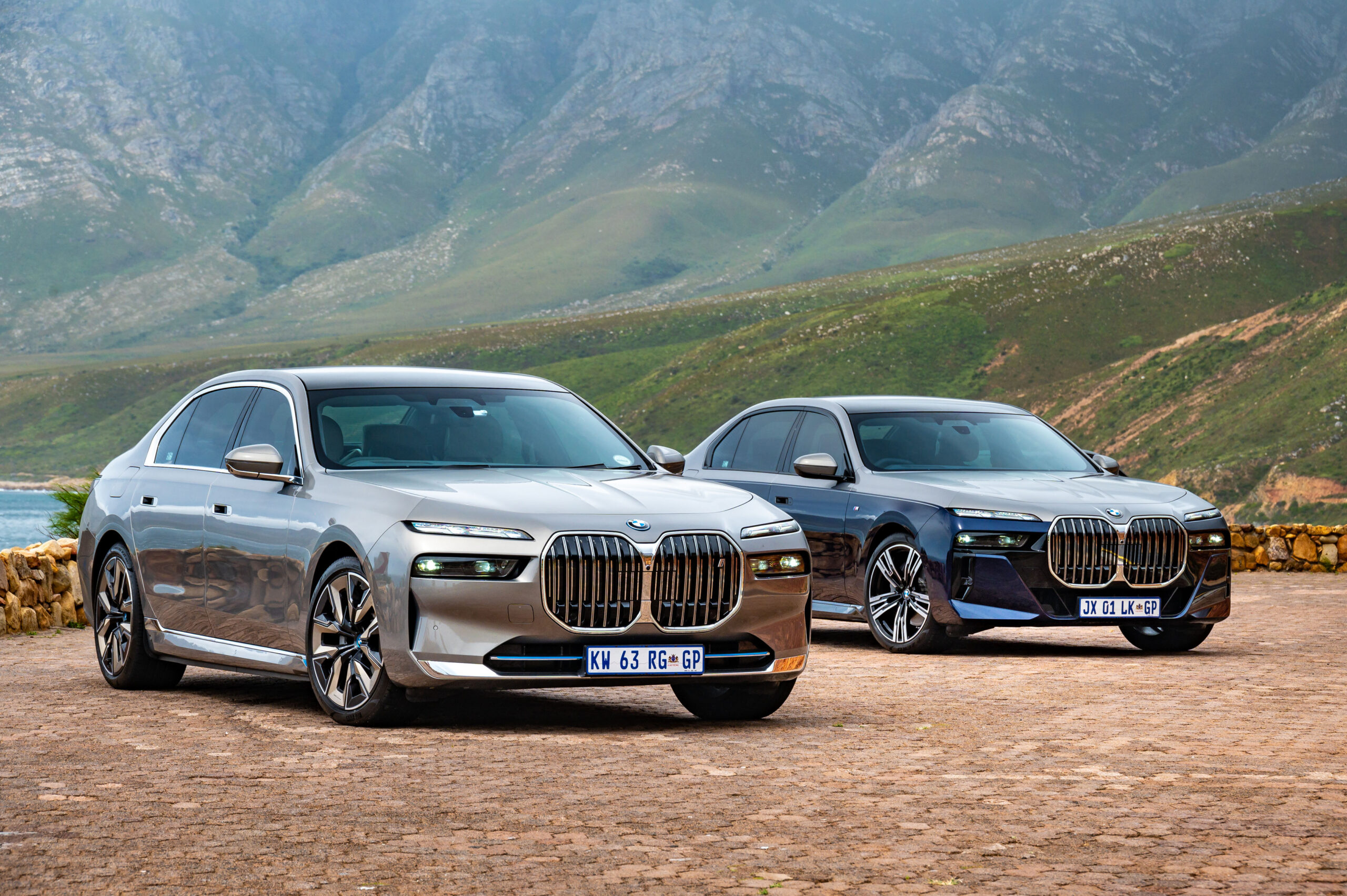 Front three-quarter view of the BMW 7 Series (G70) i7 and 740i.