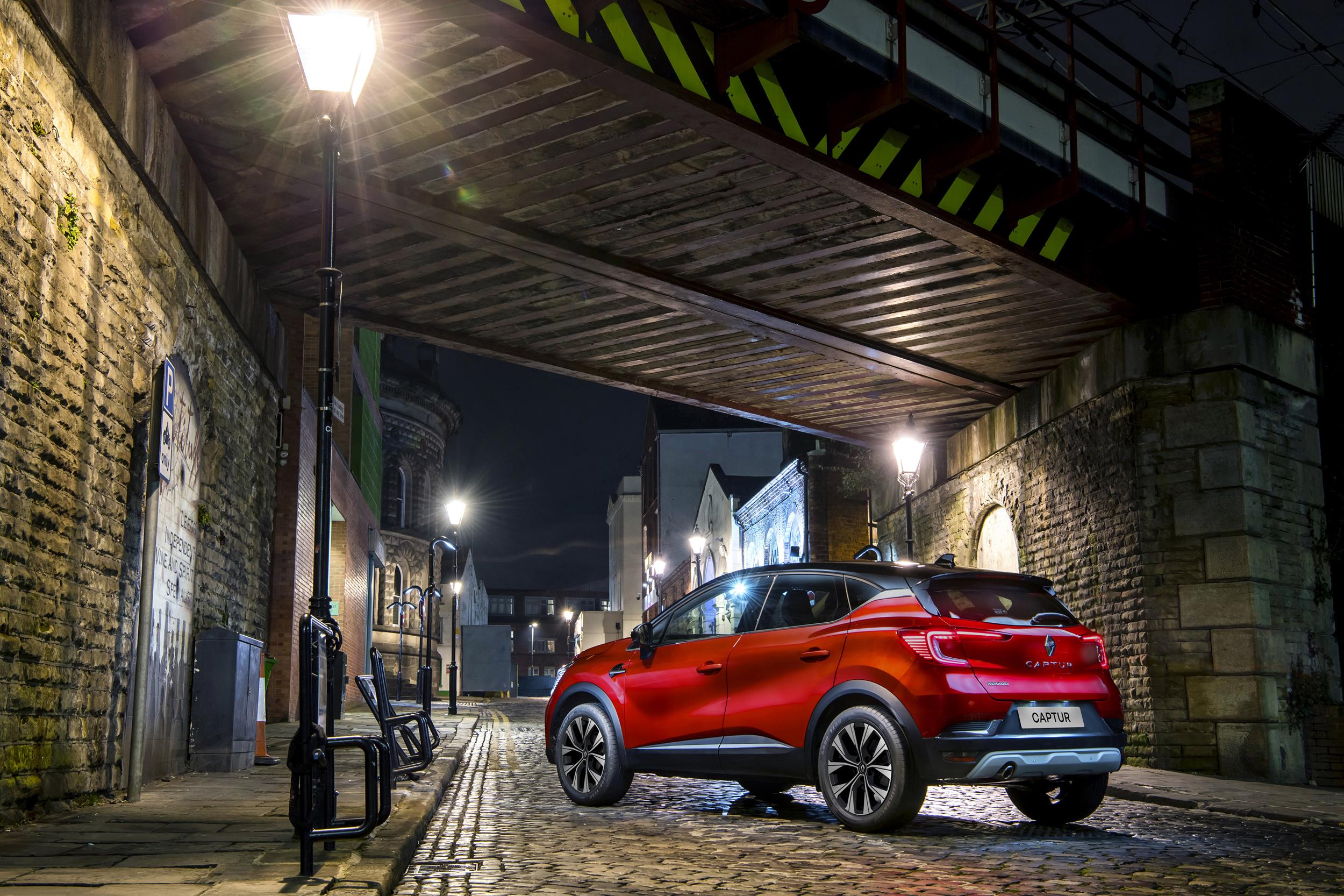 2023 Renault Captur rear three-quarter view.