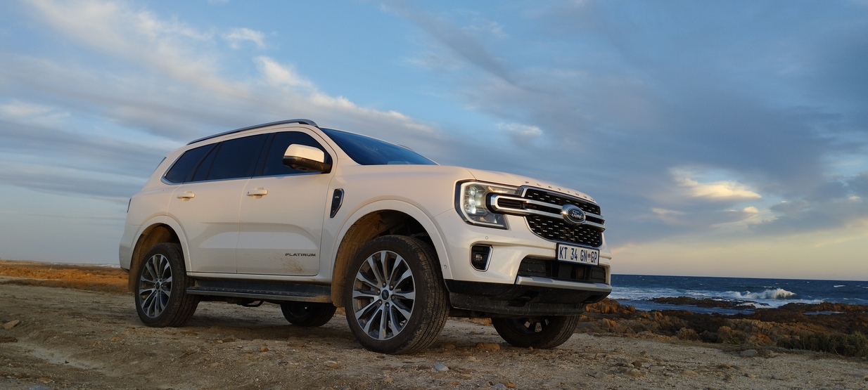 Ford Everest 3.0 V6 AWD Platinum offers excellent gravel road ability.
