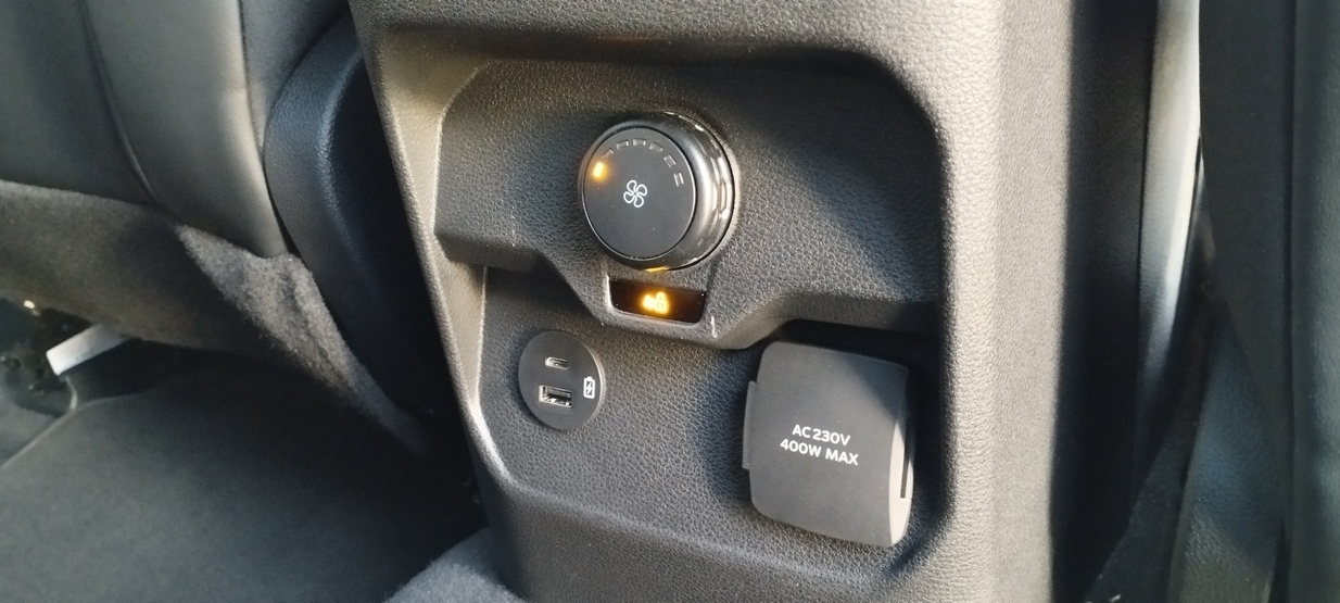2023 Ford Everest 3.0 V6 AWD Platinum avails 2nd-row occupants with their own ventilation control, two USB sockets and a 230V power outlet.
