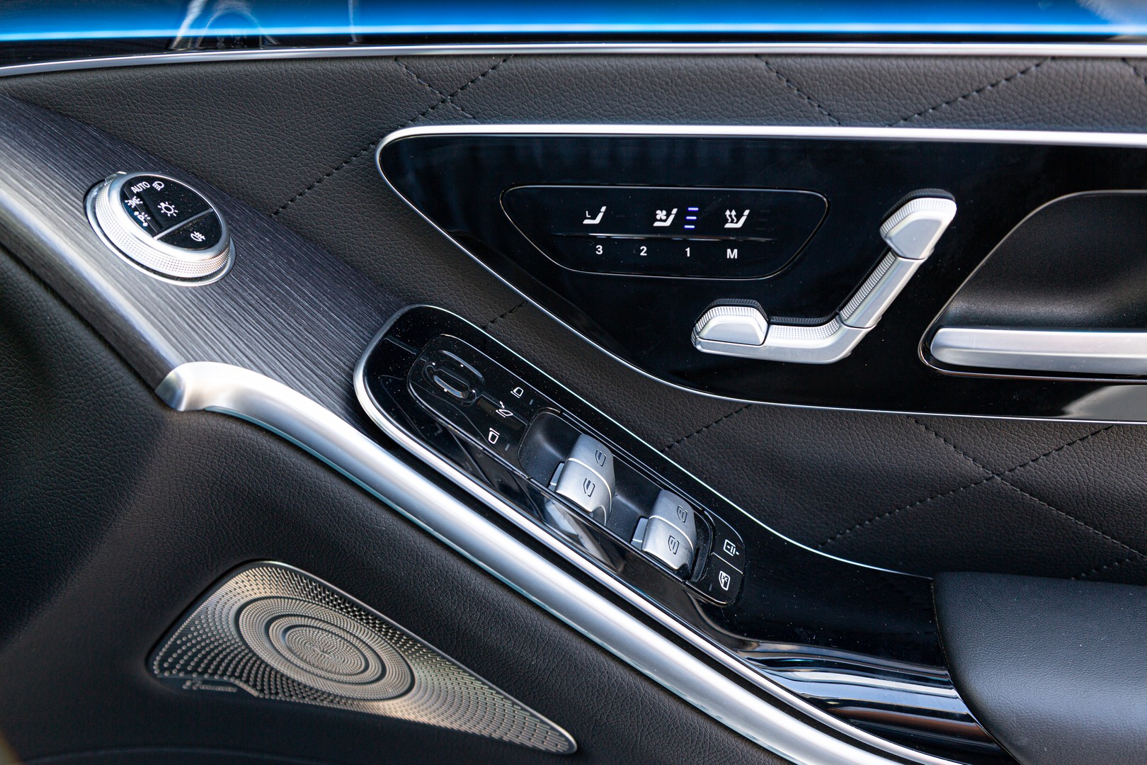 W223 Mercedes-Benz S-Class inner door trim, showing electric seat adjustment and heating and cooling functions, plus electric window and side mirror switches.