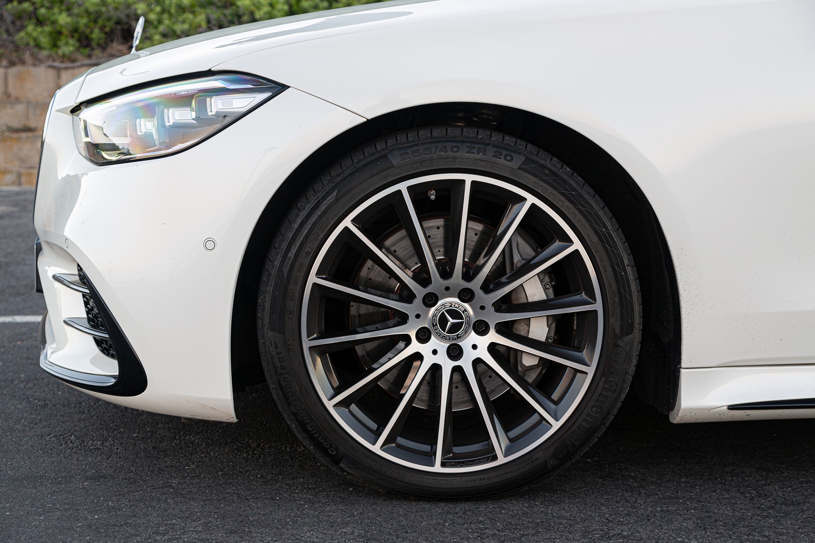 W223 Mercedes-Benz S-Class with optional 20-inch alloy wheels.