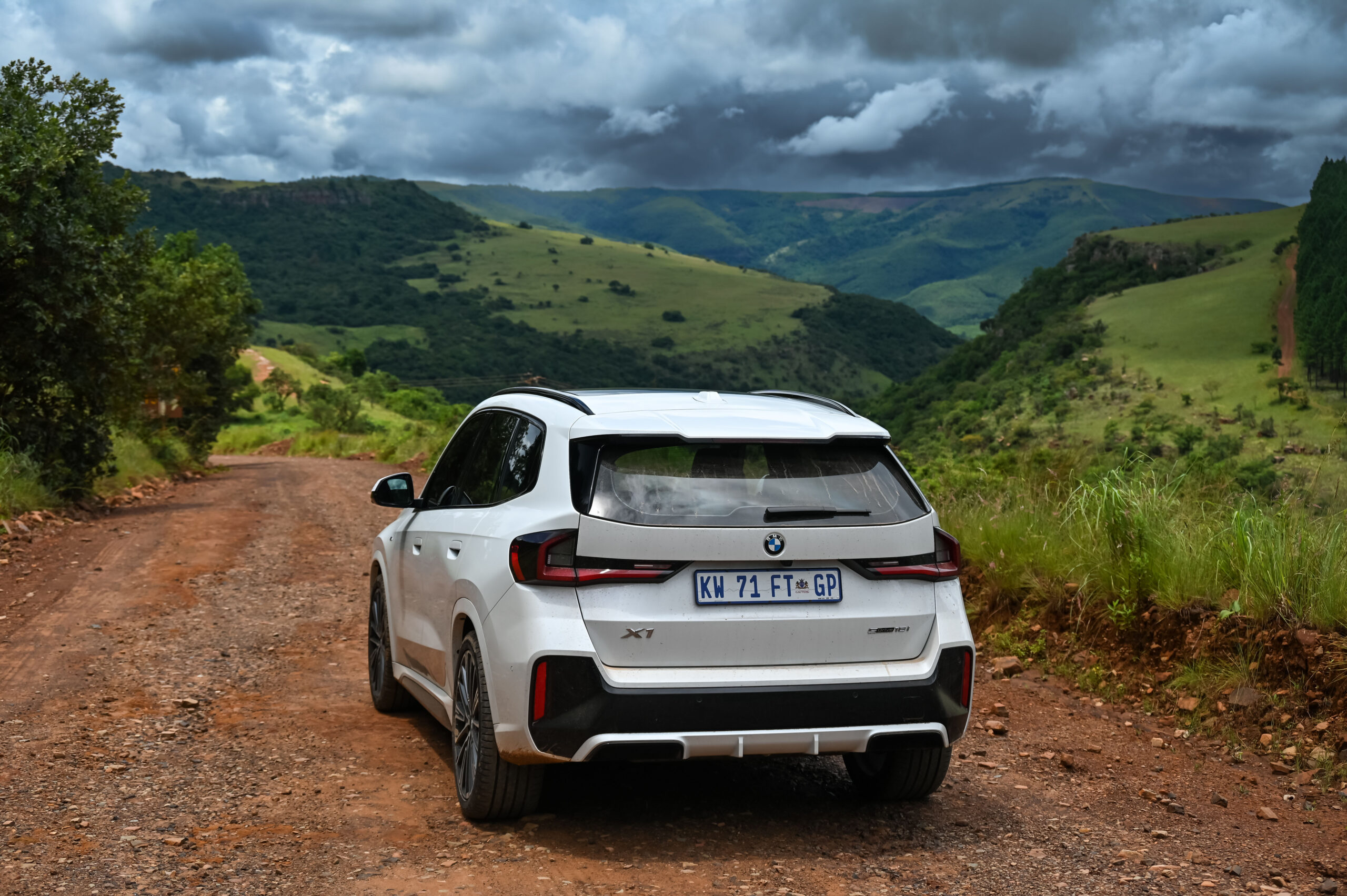 Rear aspect of new BMW X1 (2023).