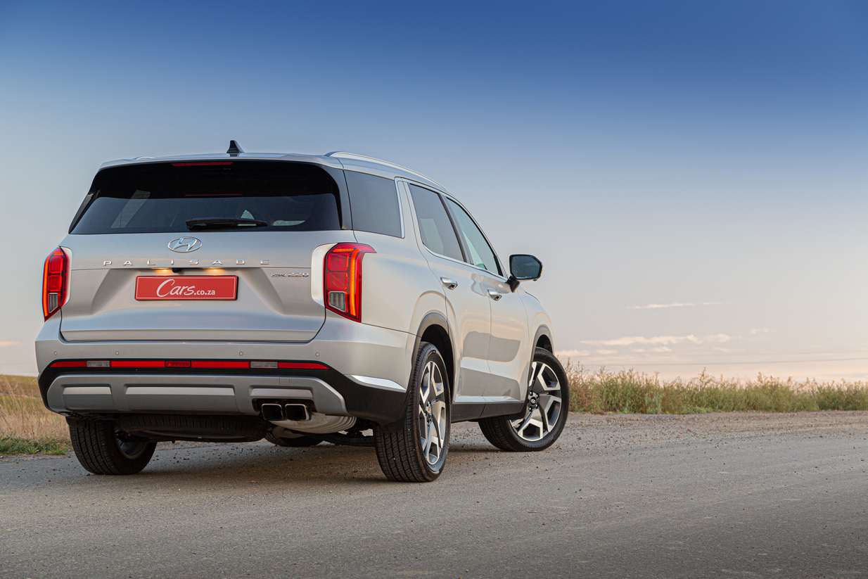 2023 Hyundai Palisade rear-end view.