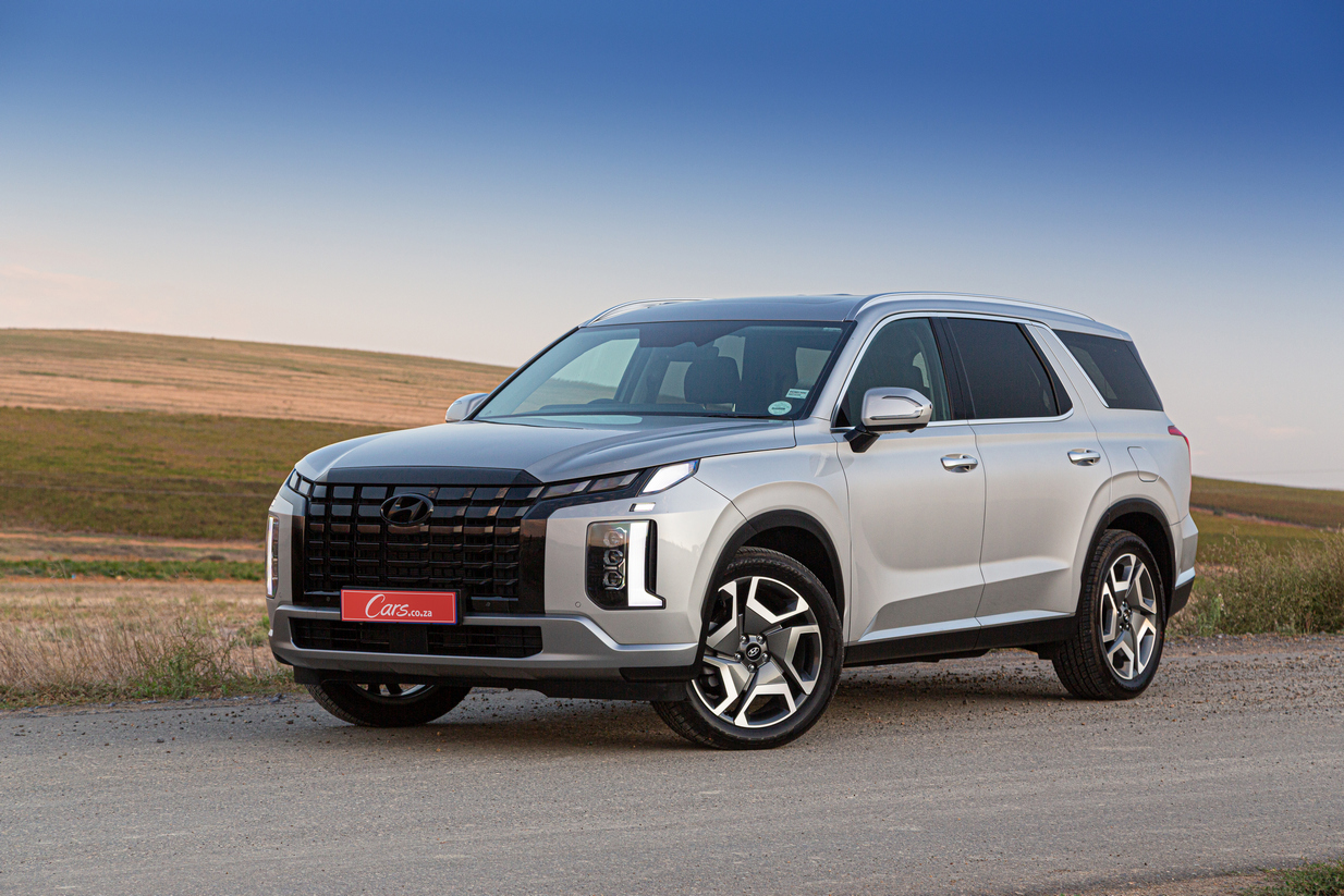 2023 Hyundai Palisade front three-quarter view.