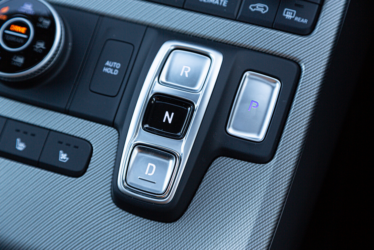 2023 Hyundai Palisade transmission console.