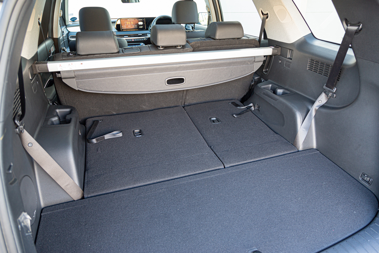 2023 Hyundai Palisade load bay with 3rd row seats stowed.