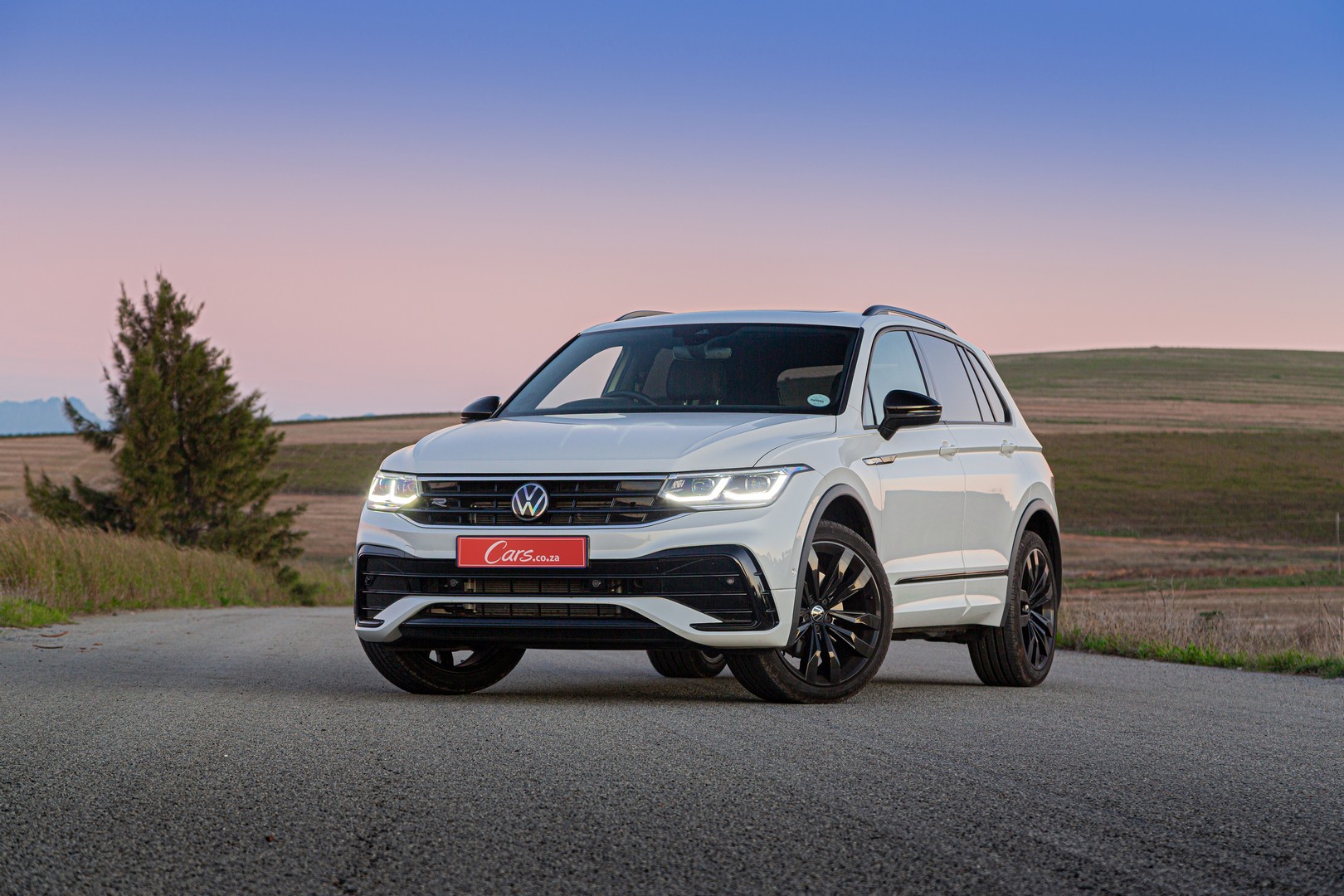 Volkswagen Tiguan Diesel front three-quarter view.