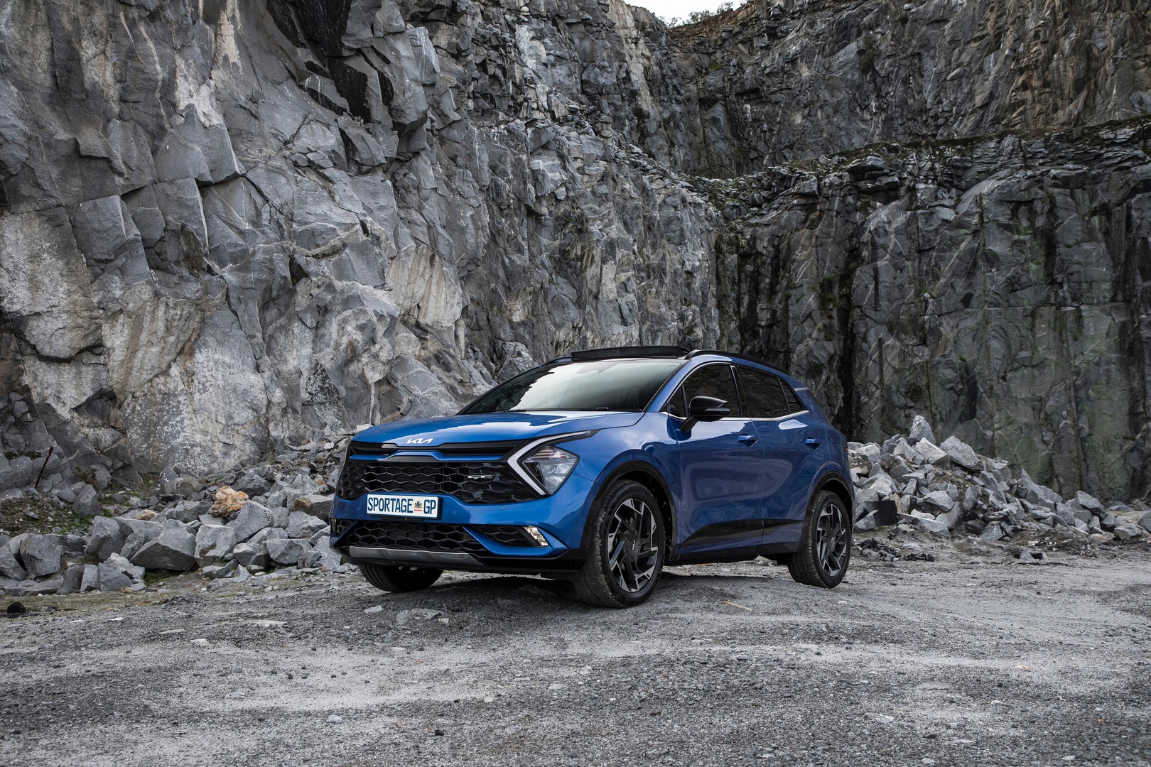 Front three-quarter view of the Kia Sportage diesel.