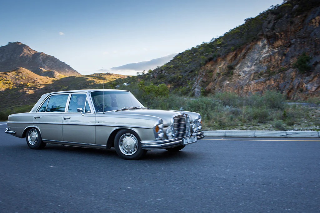 Mercedes-Benz 300SEL 6.3 profile view