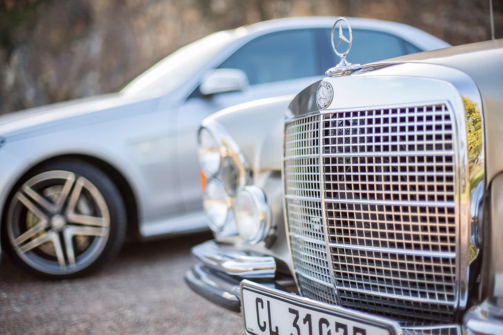 The grille of the Mercedes-Benz 300SEL 6.3.