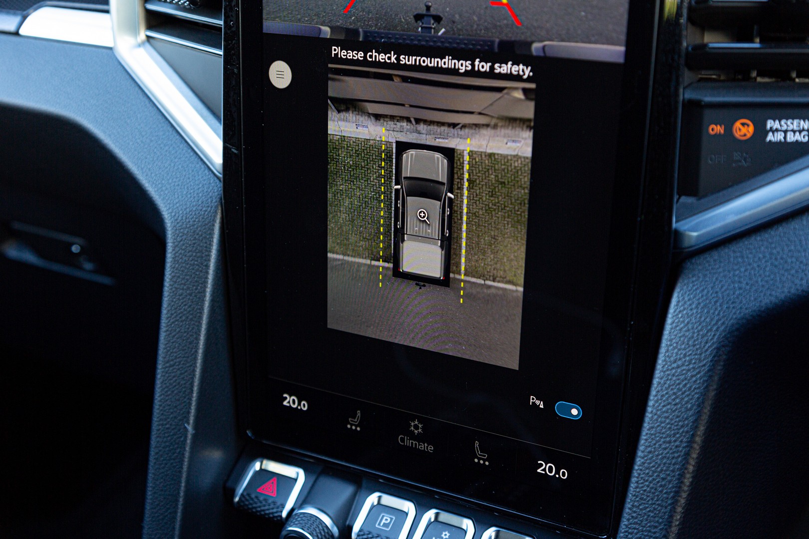 2023 Volkswagen Amarok's 360-degree camera system.
