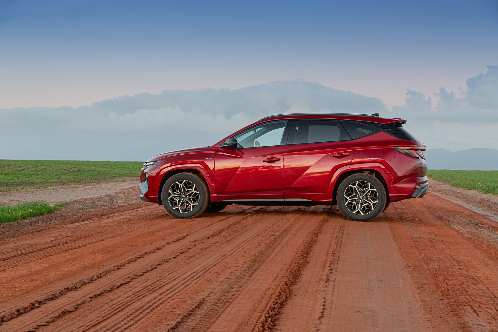 Hyundai Tucson N Line profile view.