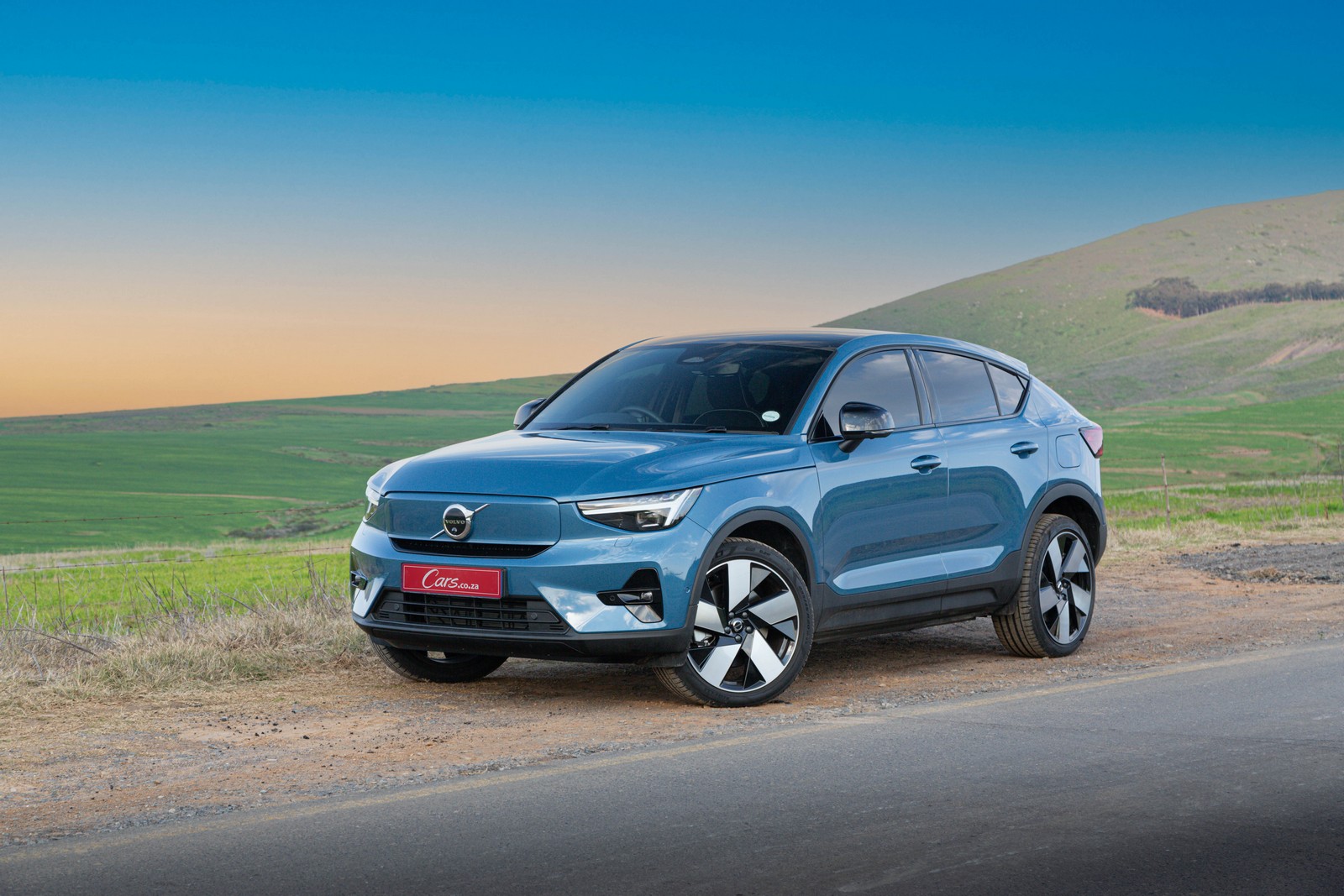 Volvo C40 P8 Recharge Twin AWD Ultimate front three-quarter view.