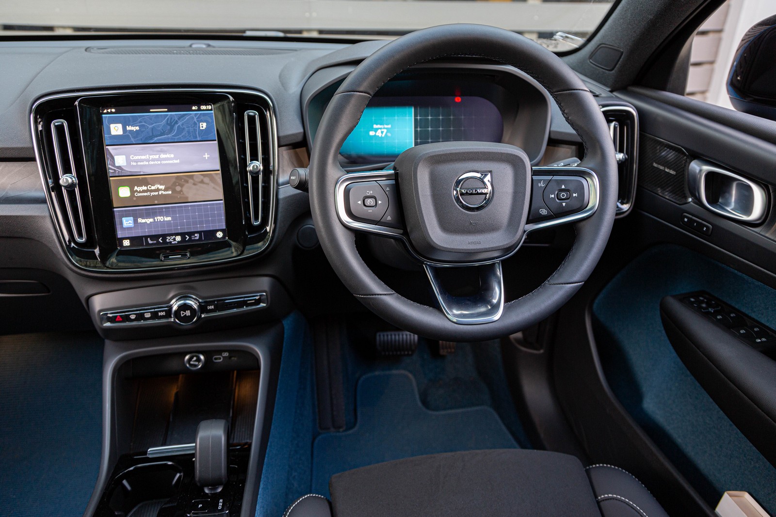 Volvo C40 P8 Recharge Twin AWD Ultimate front cabin view.