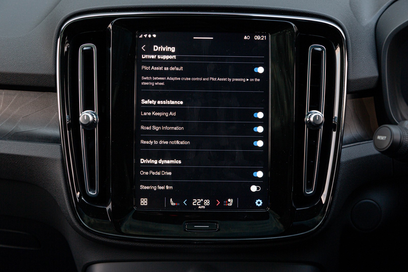 Volvo C40 P8 Recharge Twin AWD Ultimate safety systems menu.