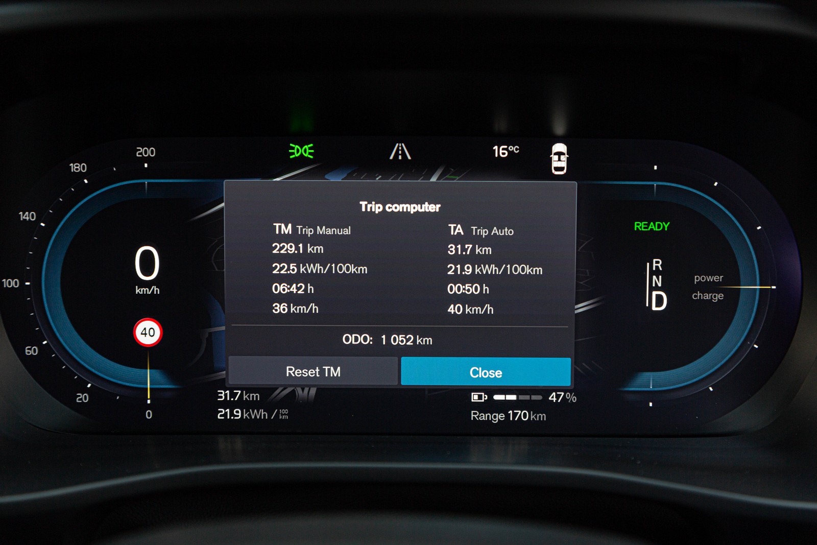Volvo C40 P8 Recharge Twin AWD Ultimate energy consumption readout.