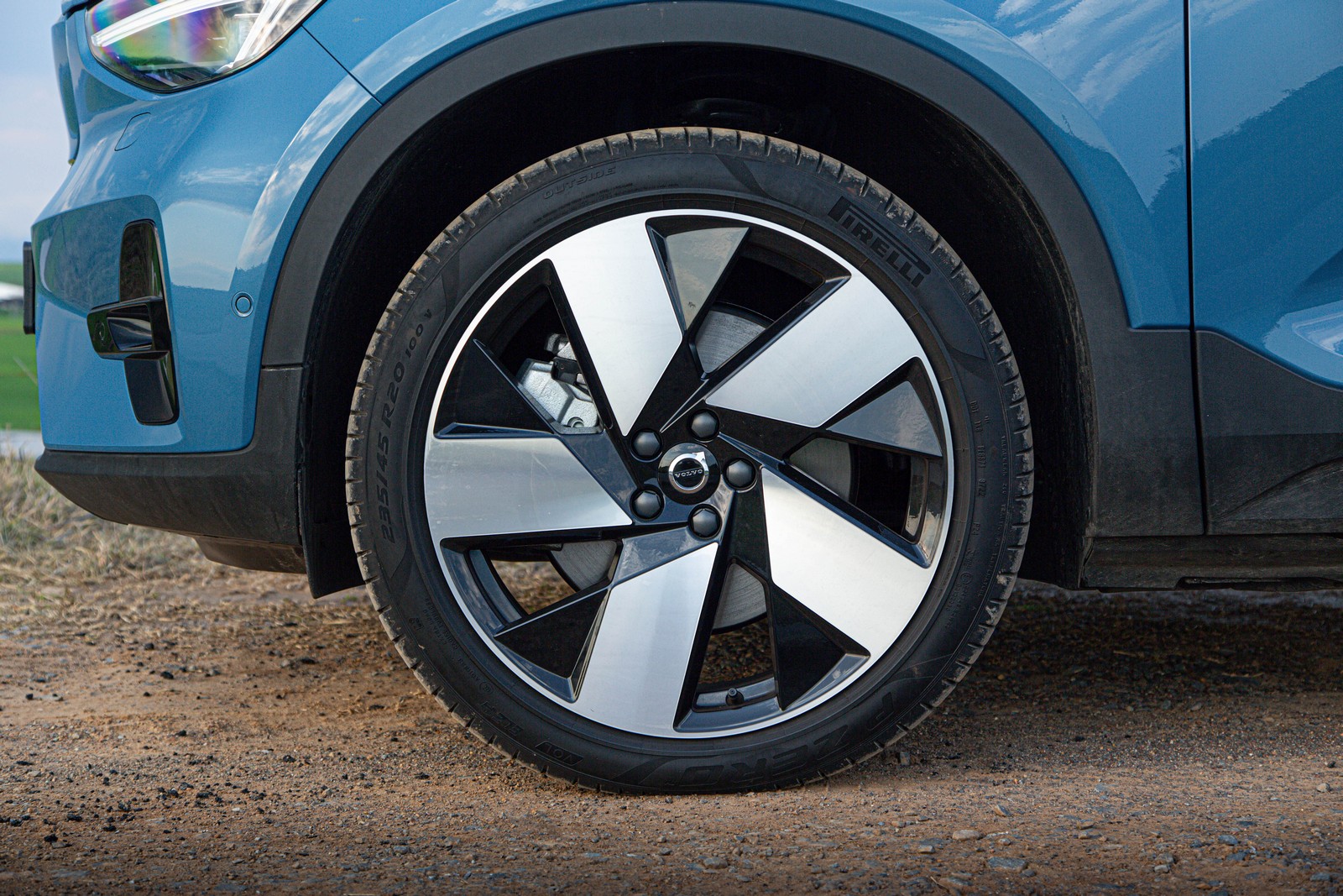 Volvo C40 P8 Recharge Twin AWD Ultimate 20-inch alloy wheels.