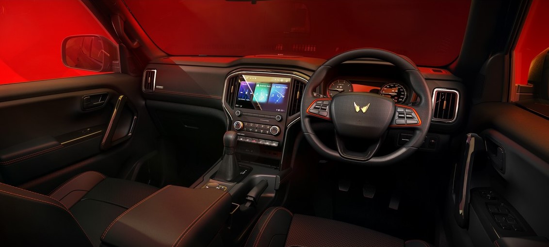 Mahindra Global Pik Up interior