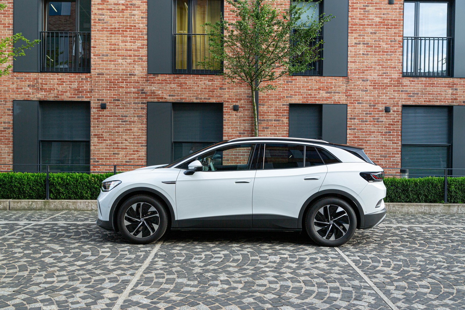 Volkswagen ID.4 in profile.