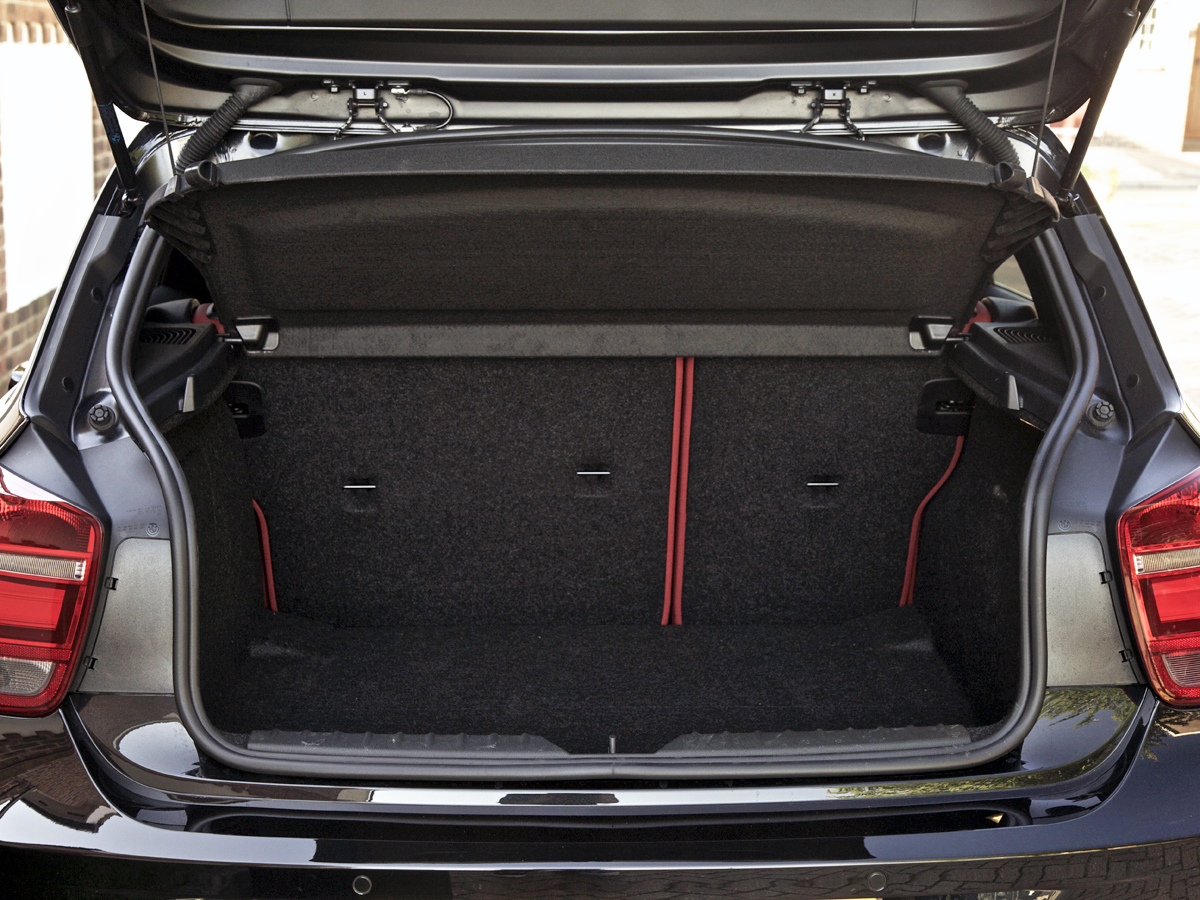 F20 BMW 1 Series luggage compartment