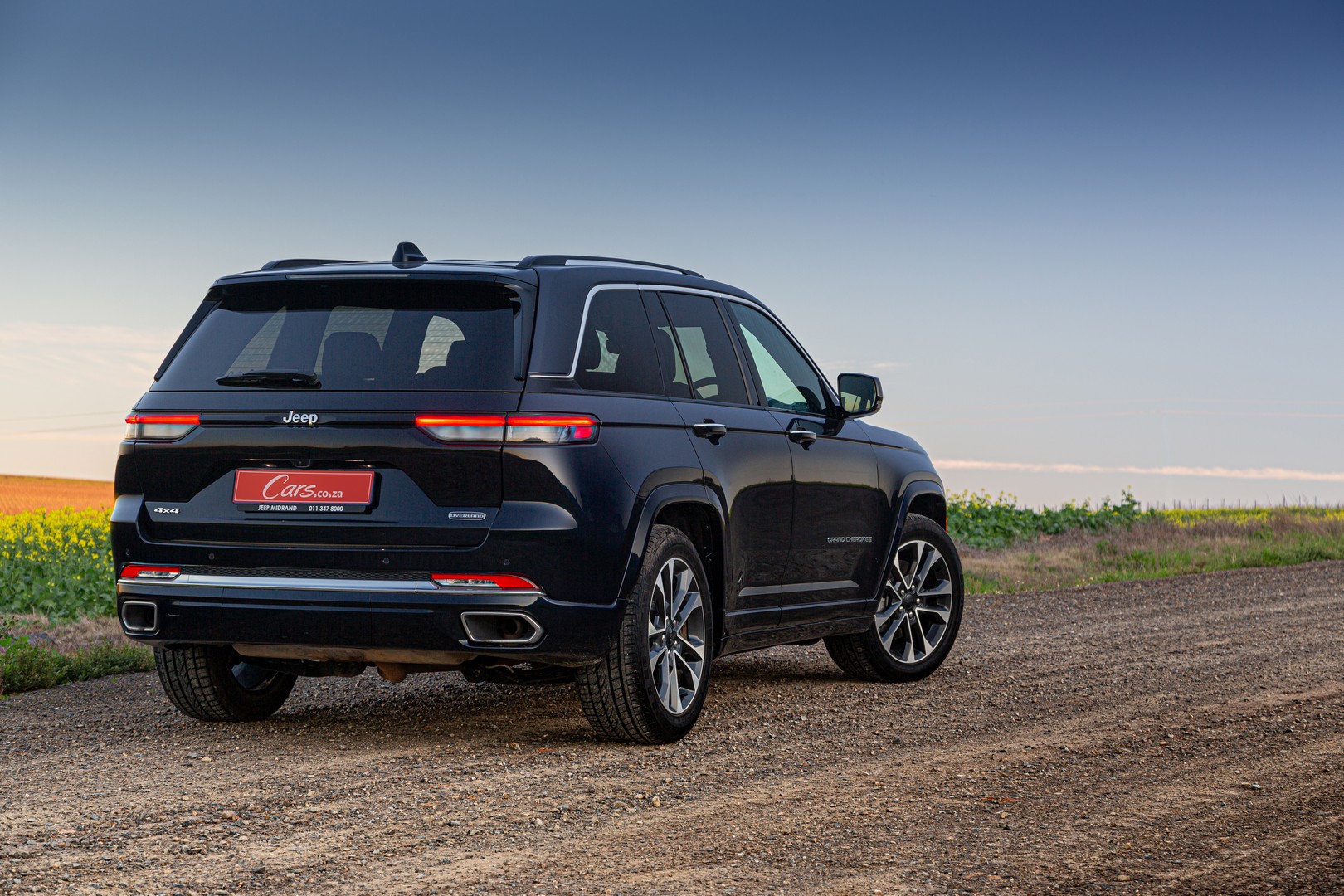 Jeep Grand Cherokee 3.6 4x4 Overland rear three-quarter view.
