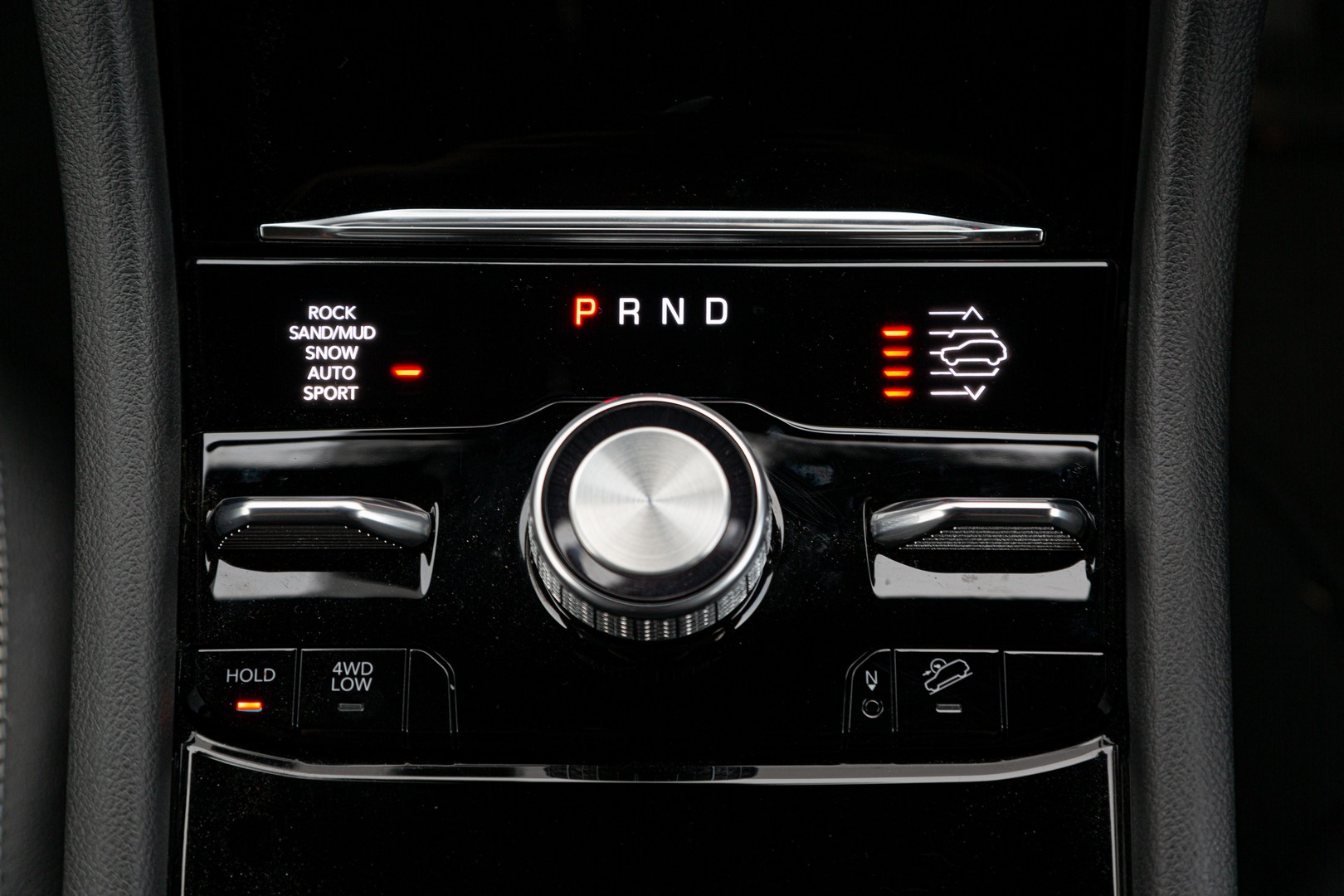 Jeep Grand Cherokee 3.6 4x4 Overland has an 8-speed automatic transmission.