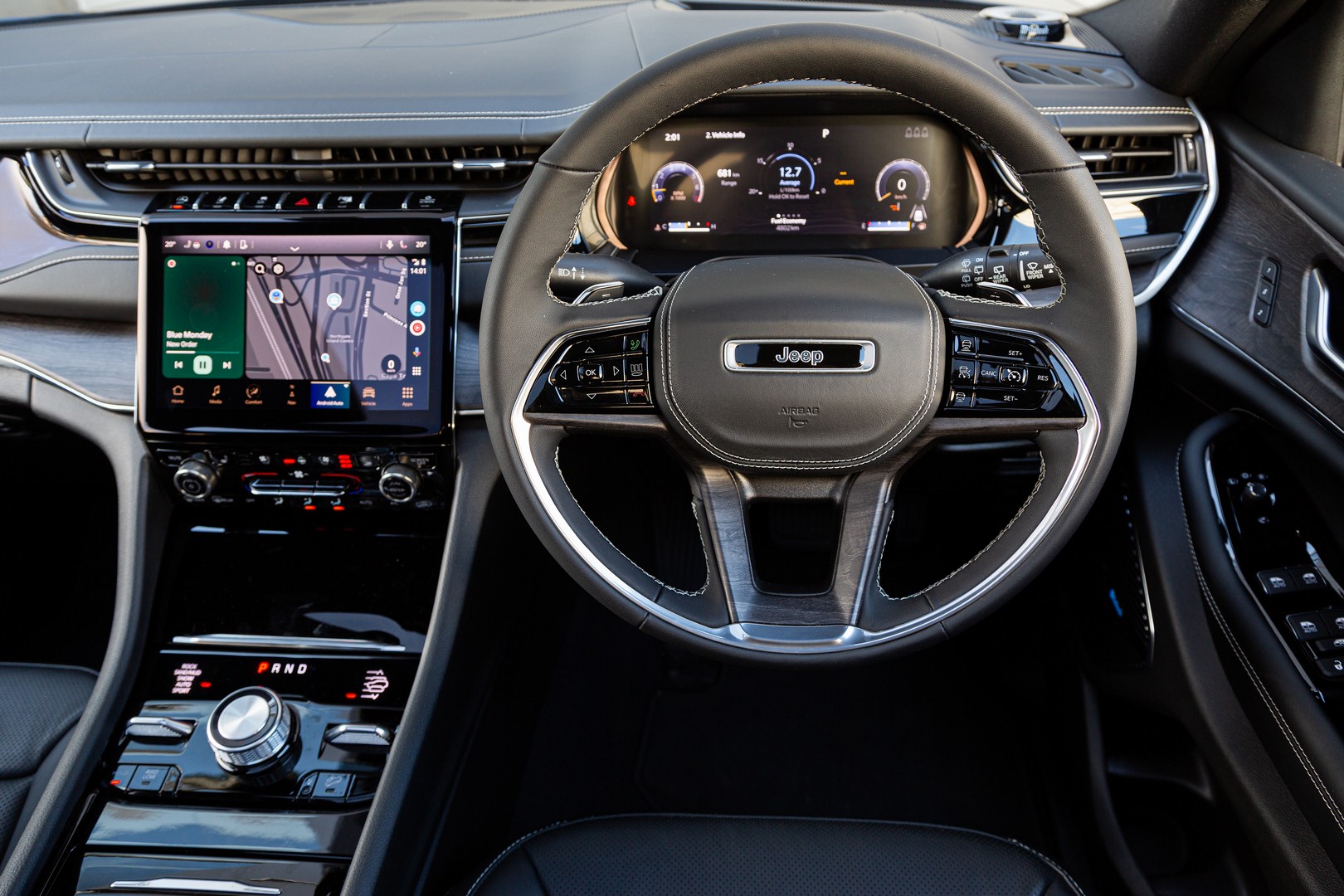 Jeep Grand Cherokee 3.6 4x4 Overland's plush interior.