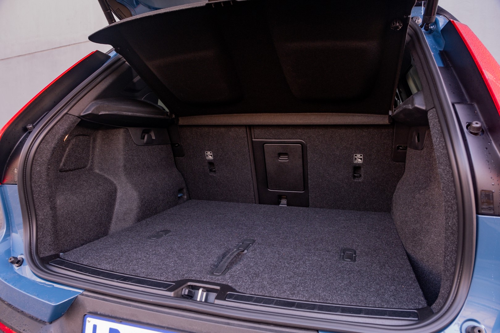 Volvo XC40 Recharge boot 