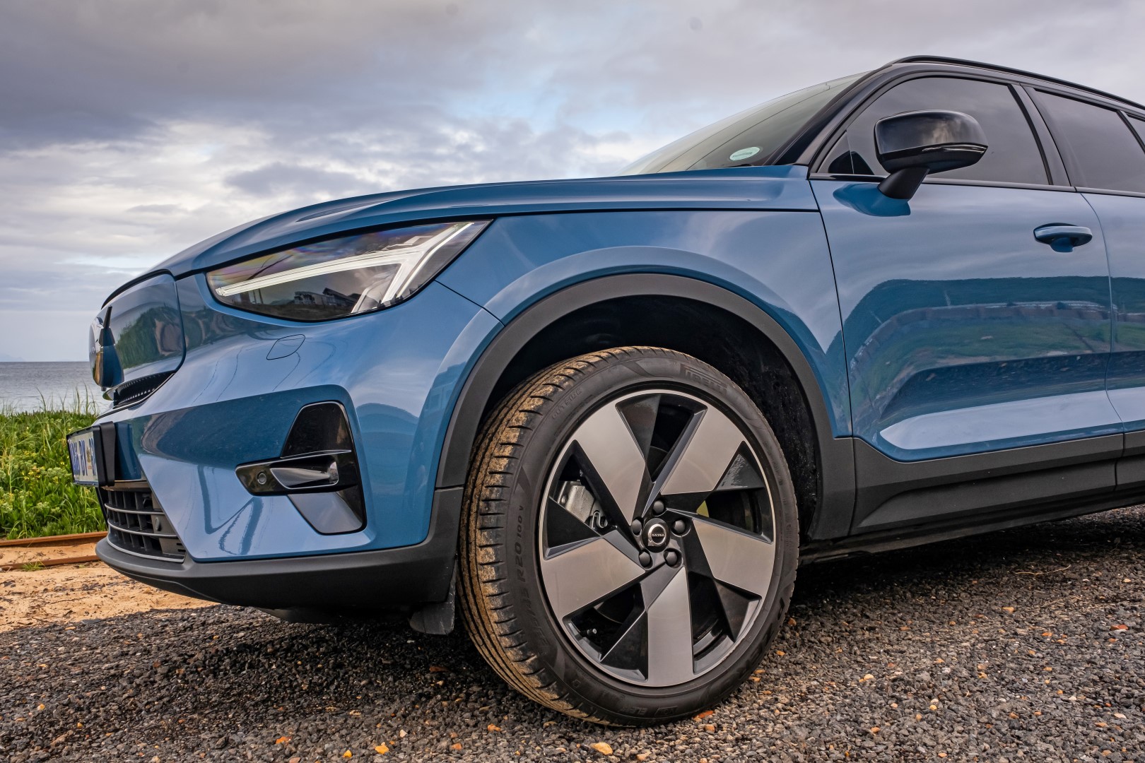 Volvo XV40 Recharge front 