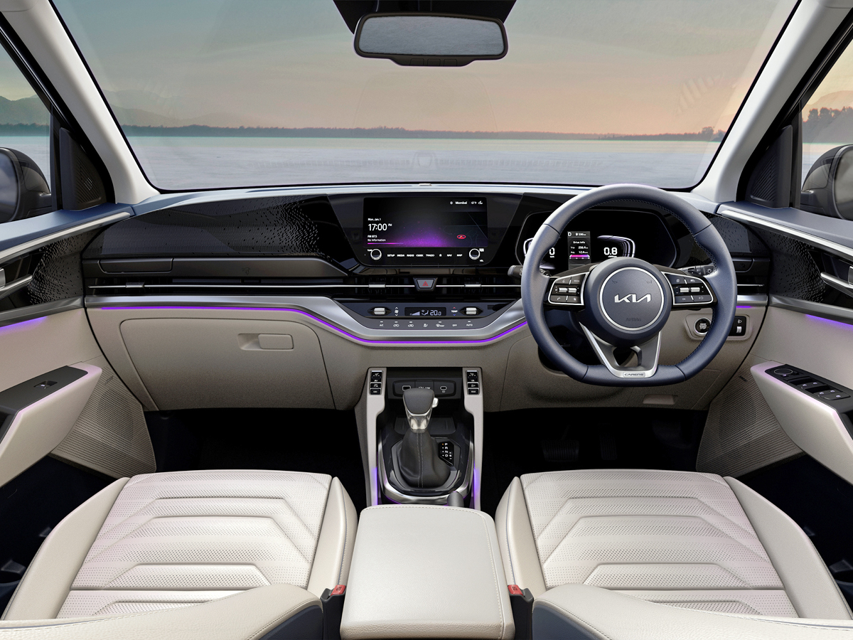 Kia Carens cabin