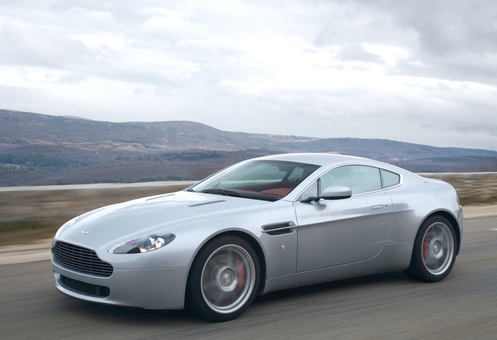 Aston Martin Vantage V8