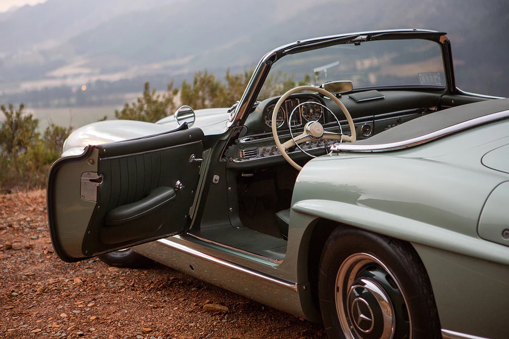 Mercedes-Benz 300SL Roadster cockpit
