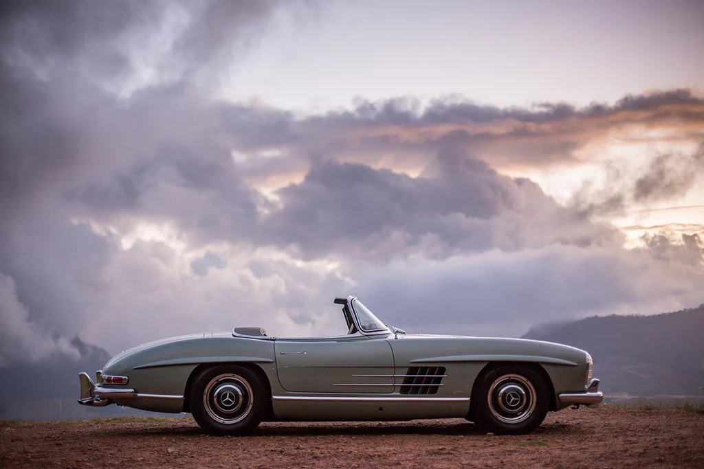Mercedes-Benz 300SL Roadster profile view
