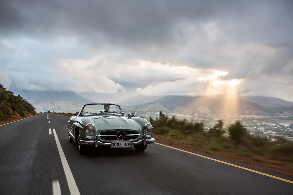 Mercedes-Benz 300SL Roadster front tracking shot