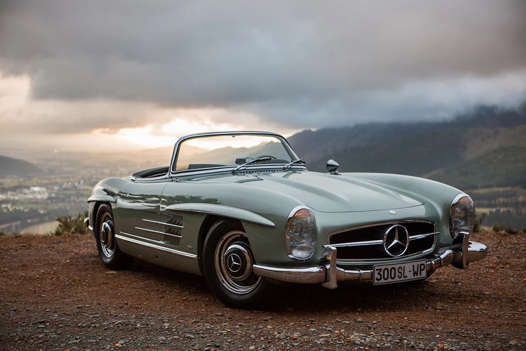 Mercedes-Benz 300SL Roadster: Classic Drive