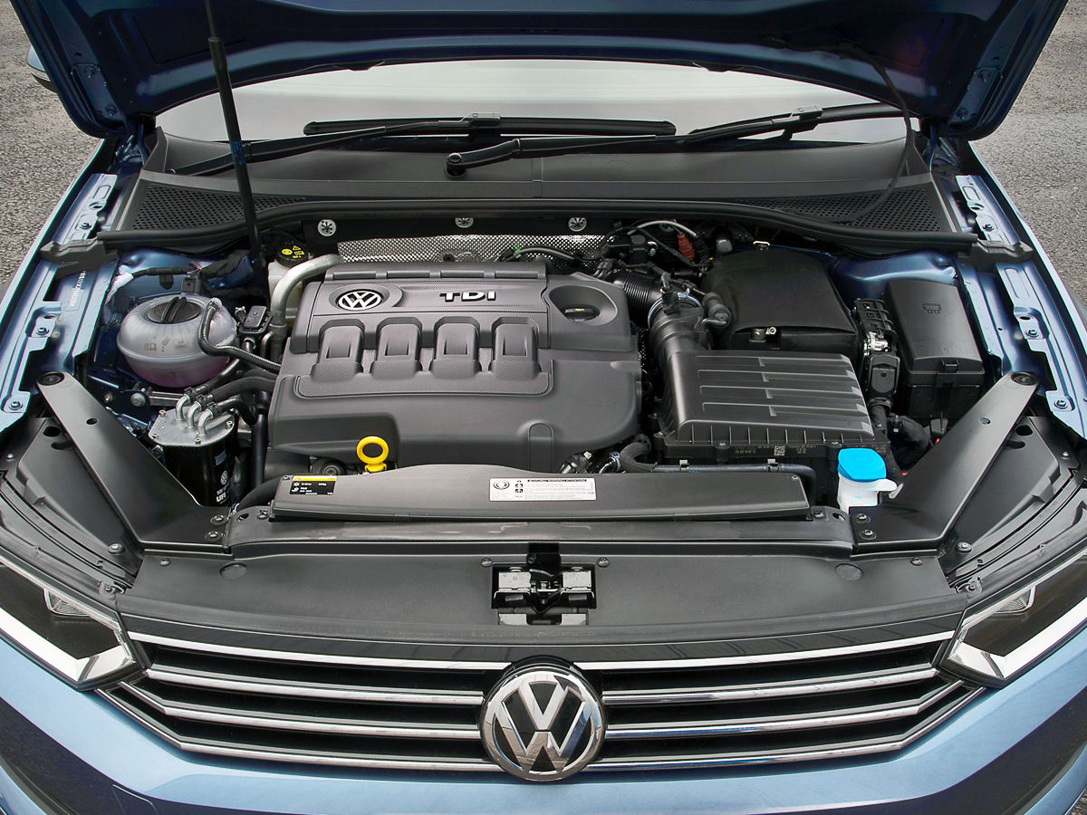 Volkswagen Passat 2.0 TDI engine bay