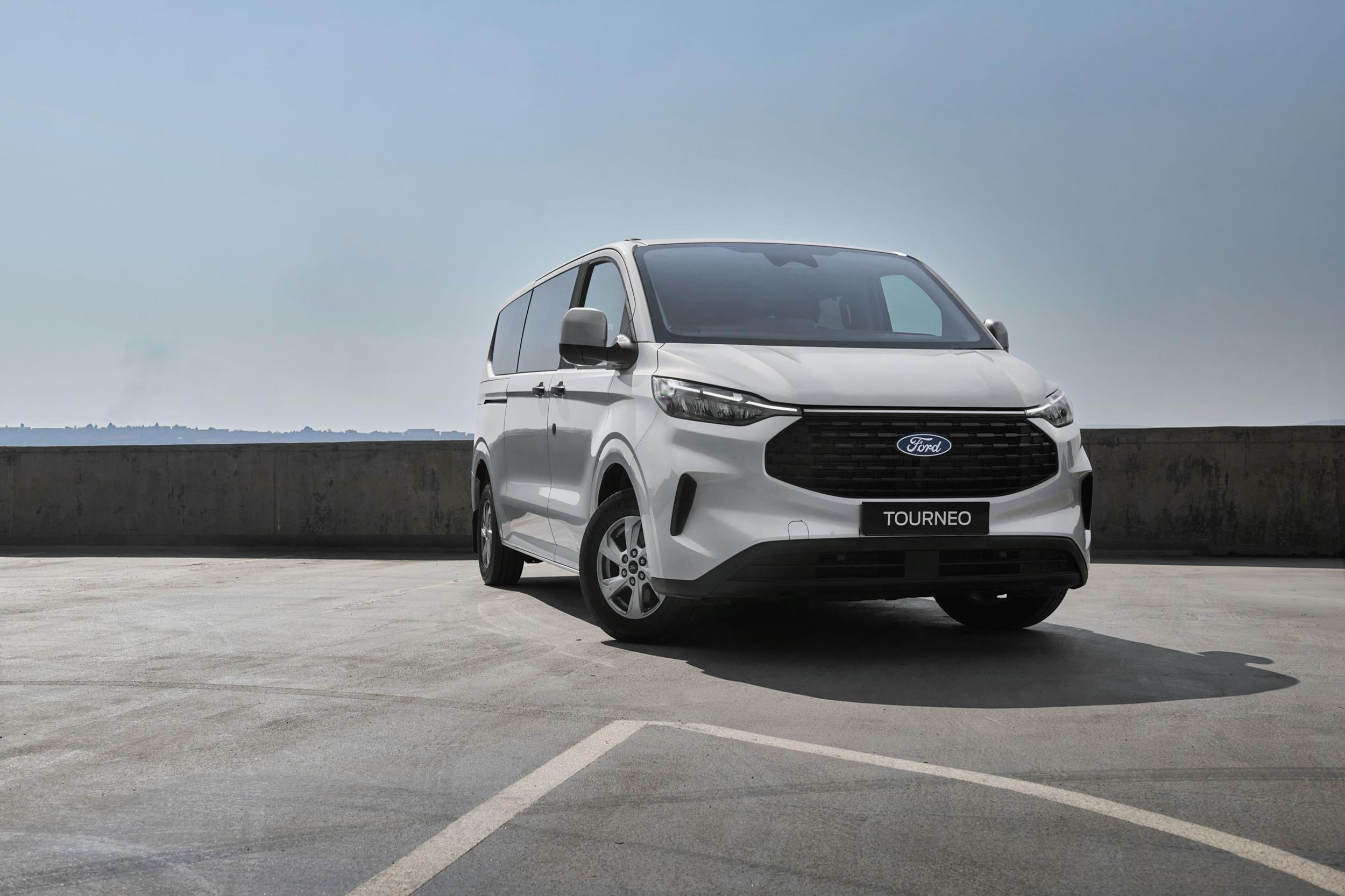 Ⅺ☆ Customize FORD　　　　　　　　　　　　　【特典会員限定販売】 Ford Tourneo Custom (2024) Price & Specs