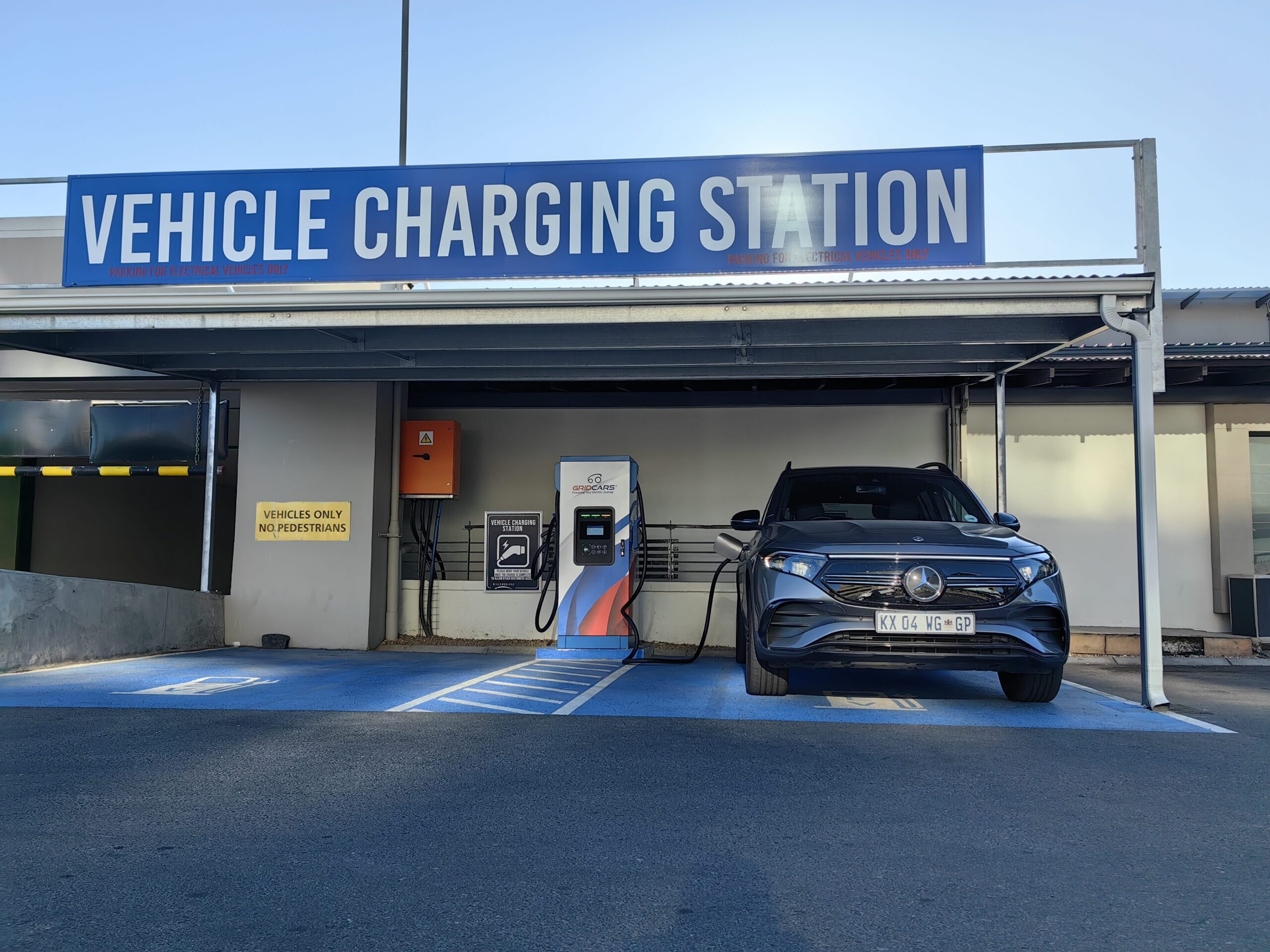 Mercedes-Benz EQB charging