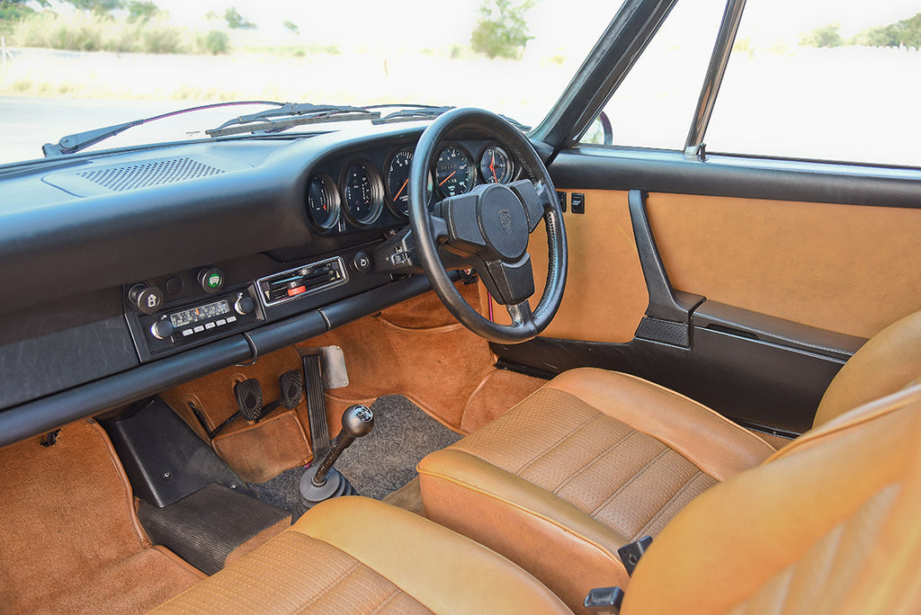 Porsche 911 Carrera 2.7 MFI cockpit
