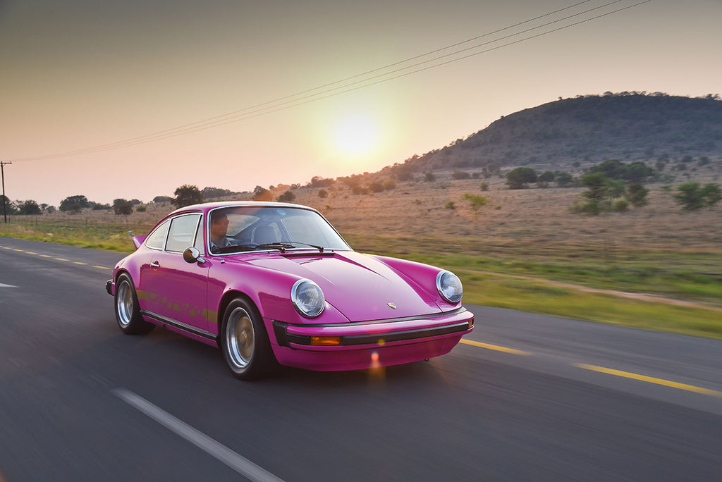 Porsche 911 Carrera 2.7 MFI front three-quarter tracking shot