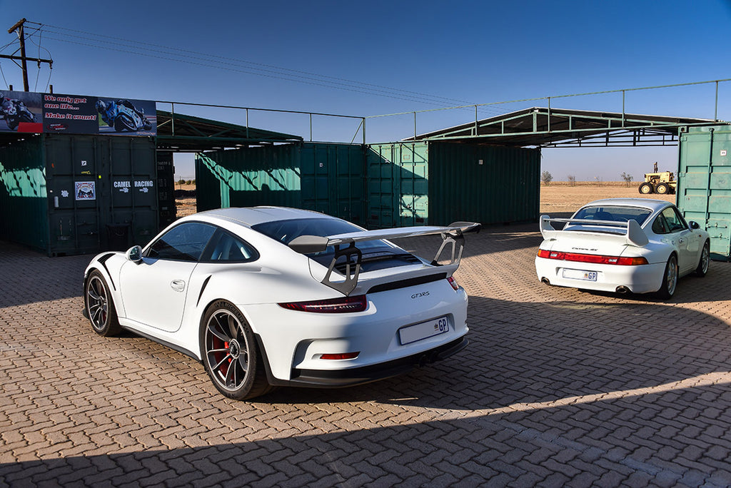 Porsche 911 (991.1) GT3 RS (left) and Porsche 911 (993) Carrera RS, rear view
