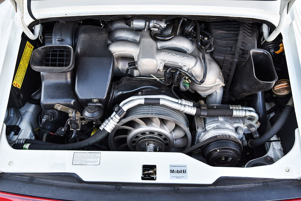 Porsche 911 (993) Carrera RS engine bay