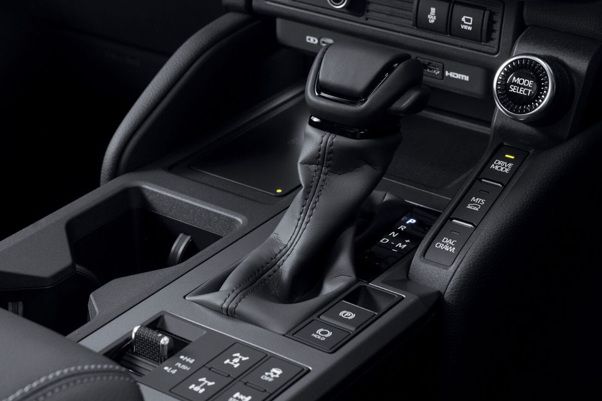 NEw Land Cruiser Prado interior detail